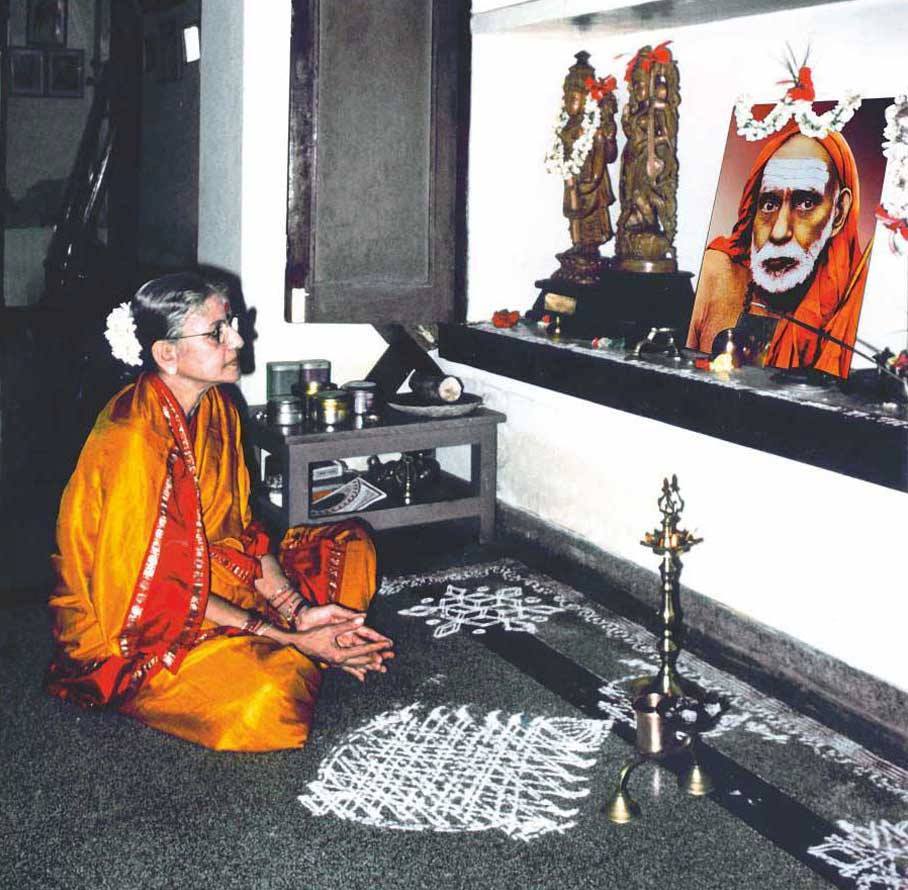 MS_praying_periyava