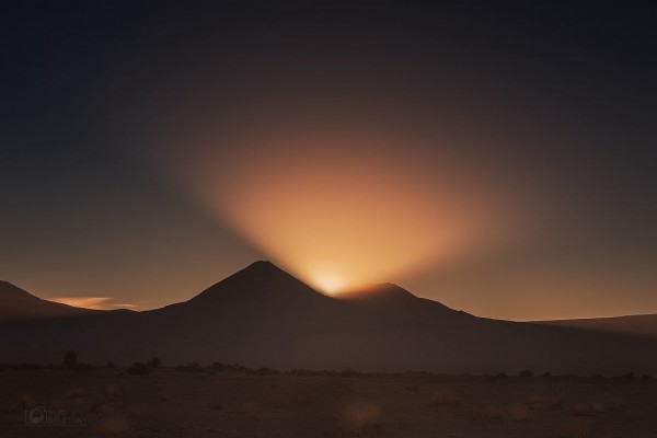 crepuscular-rays-Yuri-Beletsky-Nightscapes-Atacama-desert-Chile-e1463485327917