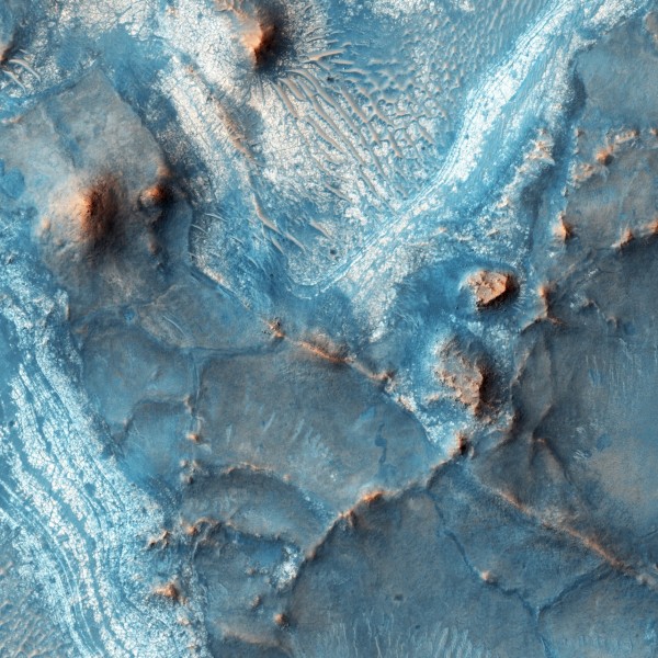 mars-blue-Nili-Fossae-region-2016-Mars-Reconnaissance-Orbiter-1-e1462717138291