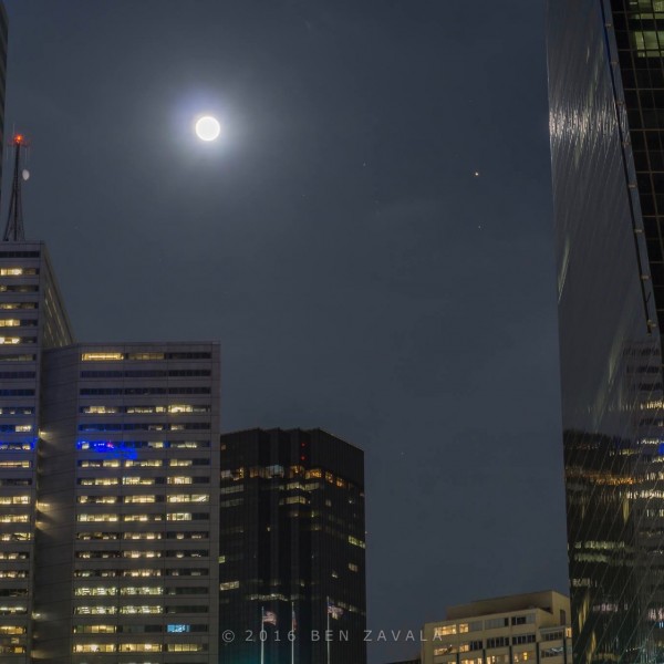 mars-moon-5-21-2016-Dalas-TX-Ben-Zavala-sq-e1463905187839